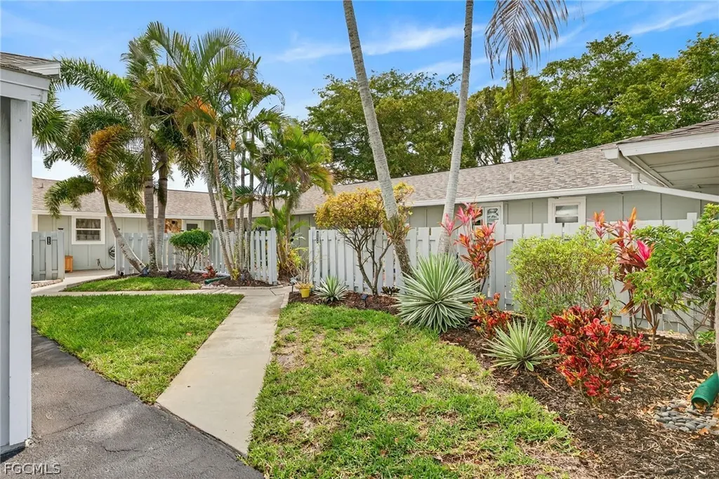 4257 Island Circle Fort Myers FL 33919