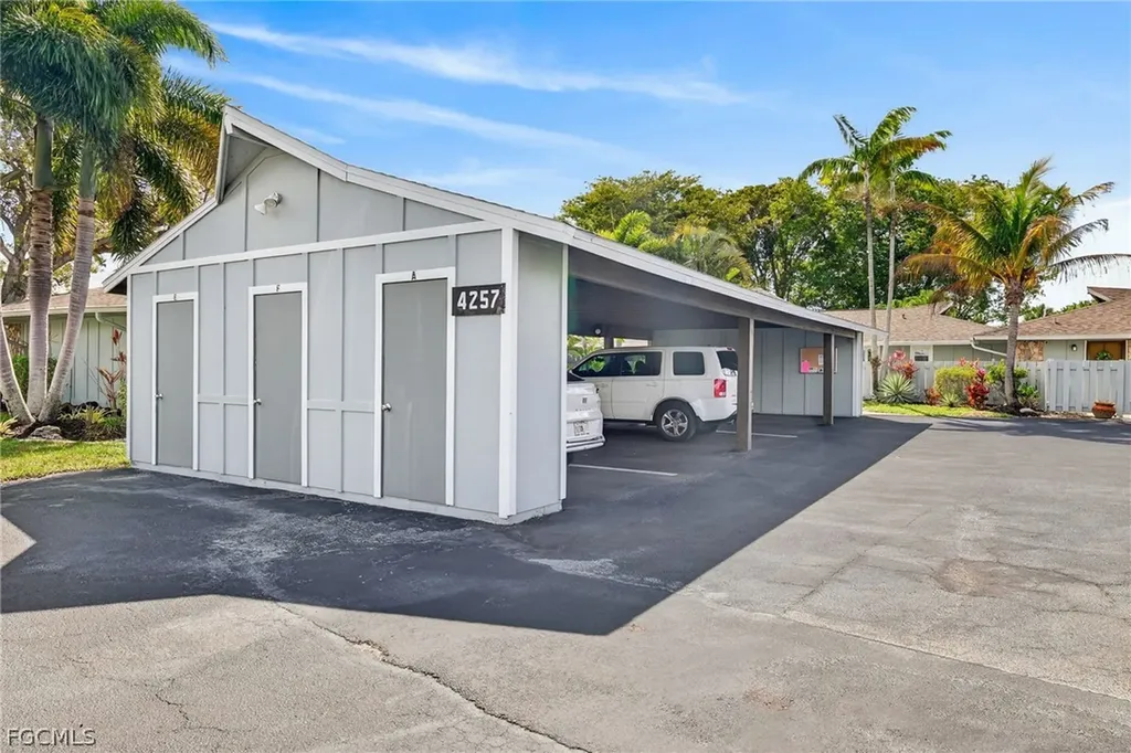 4257 Island Circle Fort Myers FL 33919