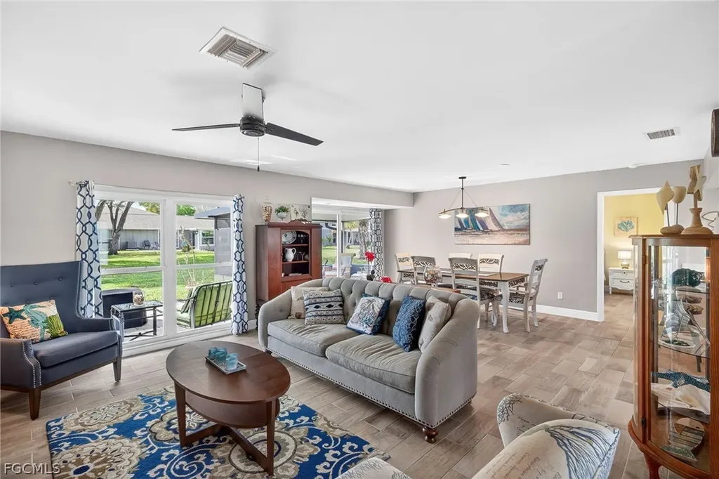 4257 Island Circle Fort Myers FL 33919