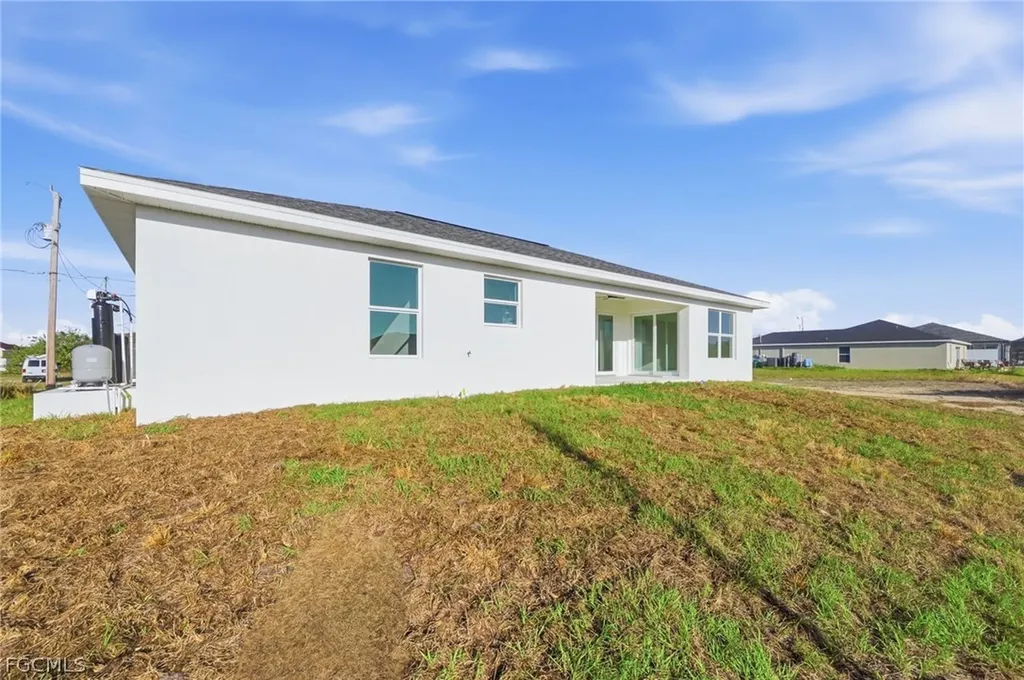 2105 NE 1st Avenue Cape Coral FL 33909