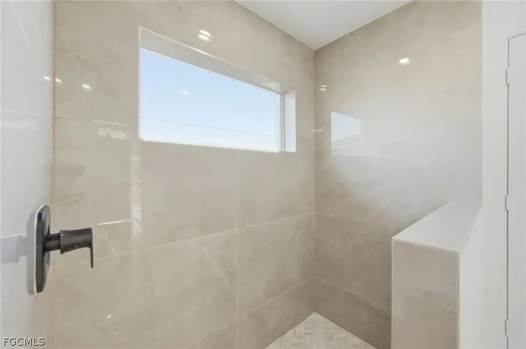 2105 NE 1st Avenue Cape Coral FL 33909