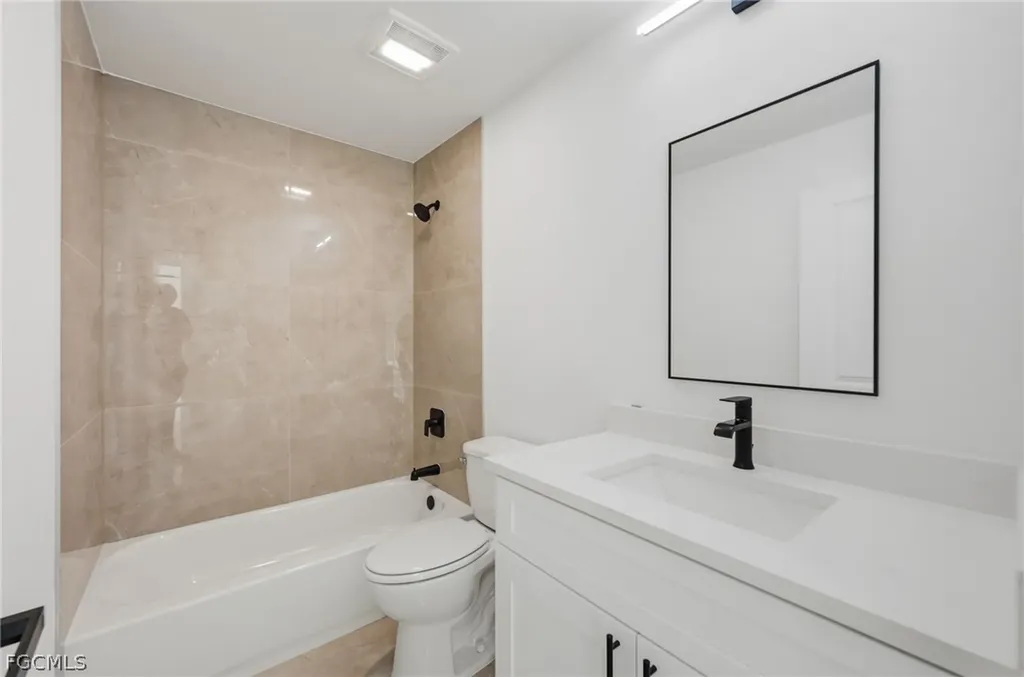 2105 NE 1st Avenue Cape Coral FL 33909