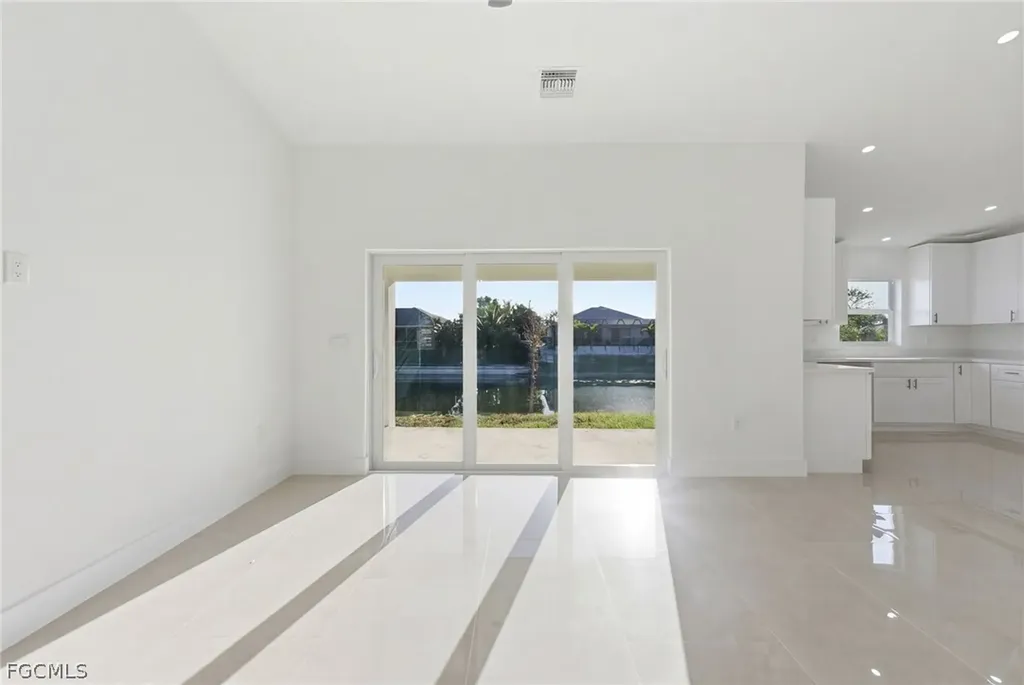 2105 NE 1st Avenue Cape Coral FL 33909