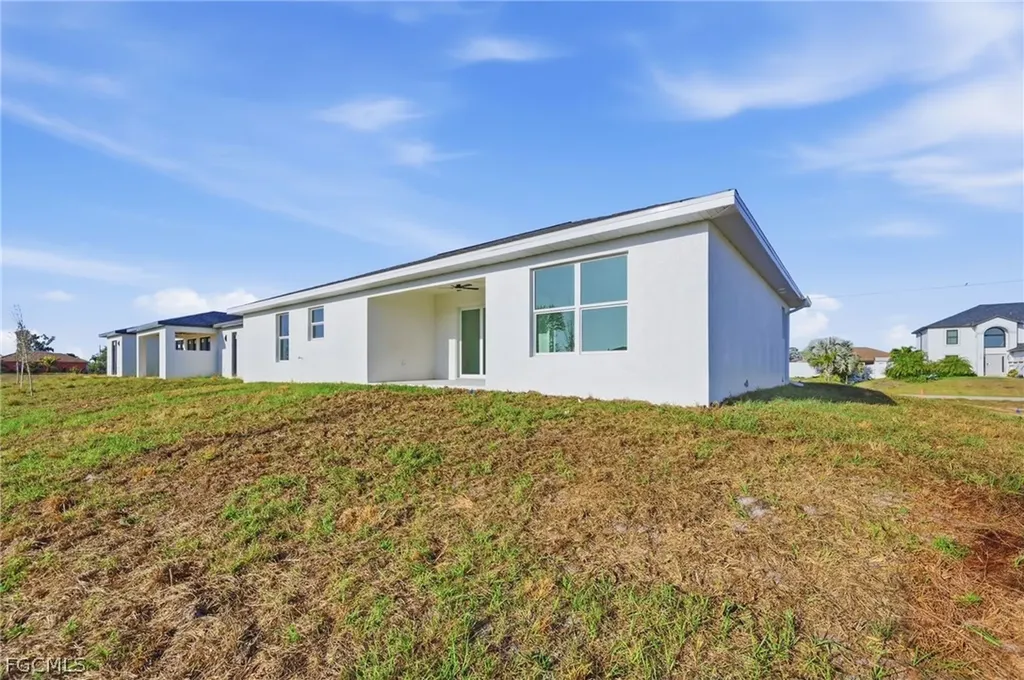 2105 NE 1st Avenue Cape Coral FL 33909