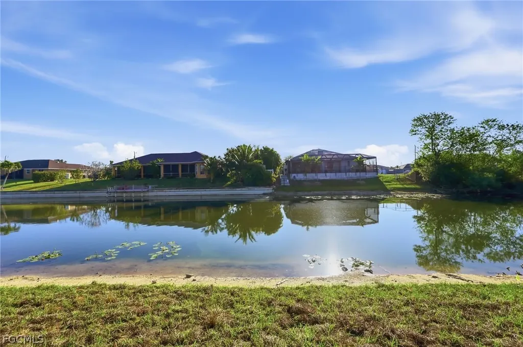 2105 NE 1st Avenue Cape Coral FL 33909