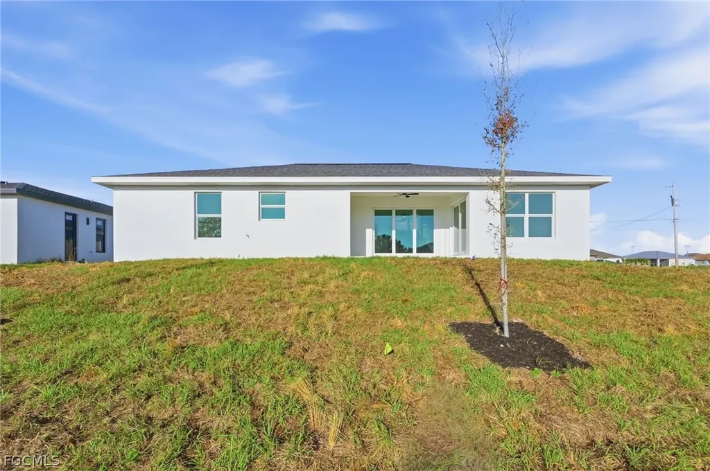 2105 NE 1st Avenue Cape Coral FL 33909