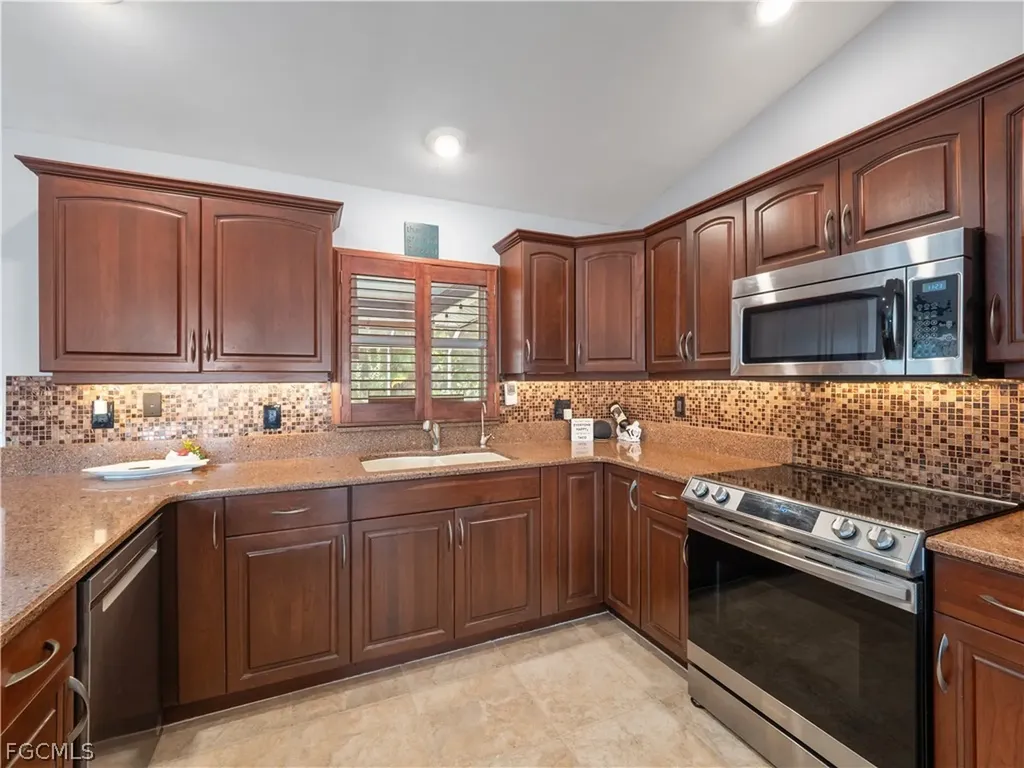 2138 SW 12th Place Cape Coral FL 33991