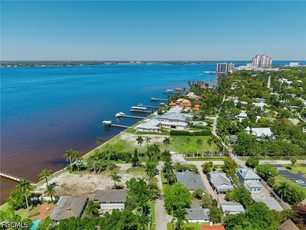 1310 Poinciana Avenue Fort Myers FL 33901