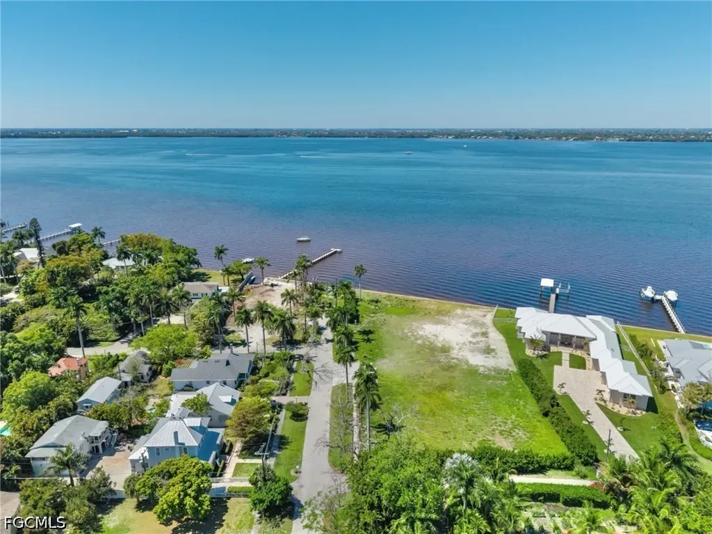 1310 Poinciana Avenue Fort Myers FL 33901