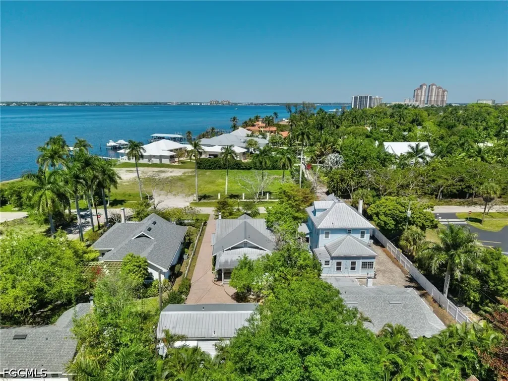 1310 Poinciana Avenue Fort Myers FL 33901