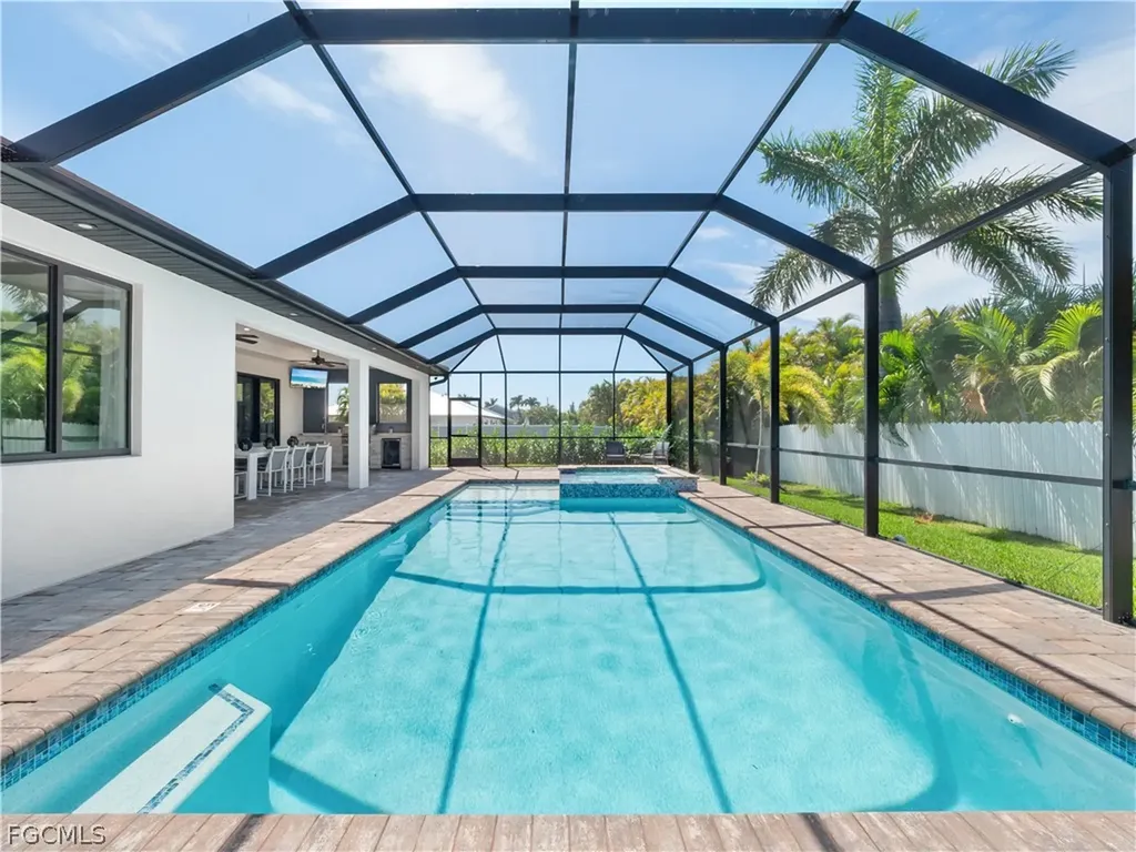 5002 Agualinda Boulevard Cape Coral FL 33914