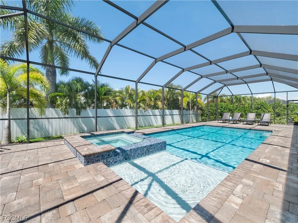 5002 Agualinda Boulevard Cape Coral FL 33914
