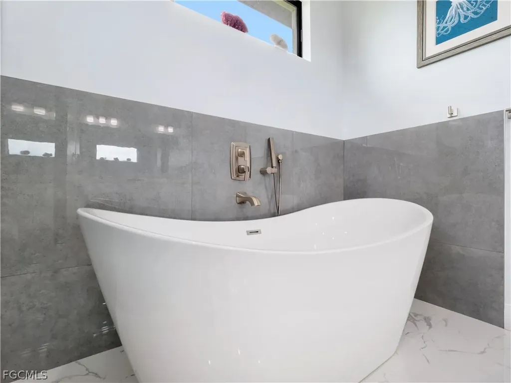 5002 Agualinda Boulevard Cape Coral FL 33914