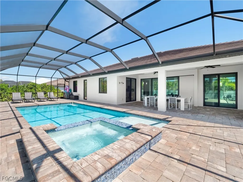 5002 Agualinda Boulevard Cape Coral FL 33914