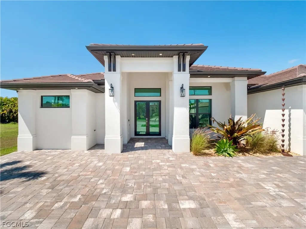 5002 Agualinda Boulevard Cape Coral FL 33914