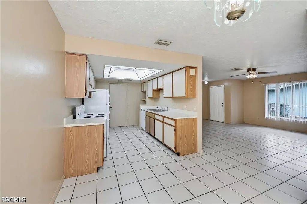 2620-2622 SE 16th Place Cape Coral FL 33904