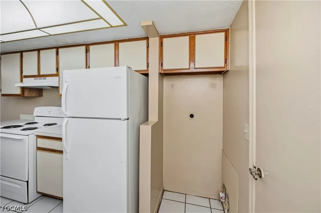 2620-2622 SE 16th Place Cape Coral FL 33904