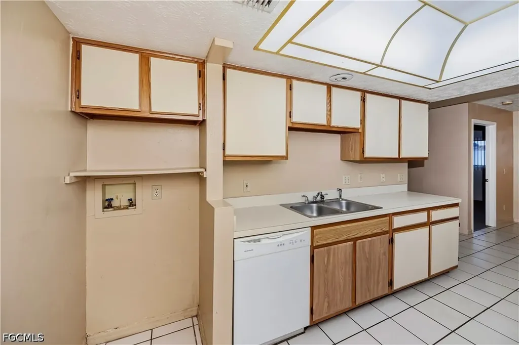 2620-2622 SE 16th Place Cape Coral FL 33904
