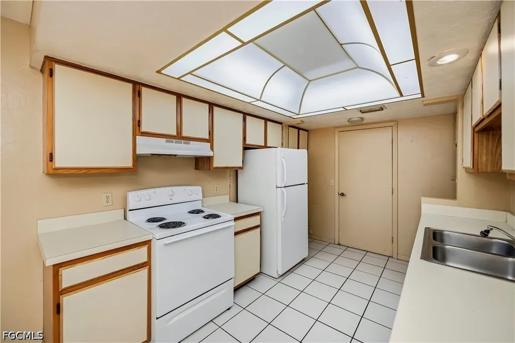 2620-2622 SE 16th Place Cape Coral FL 33904