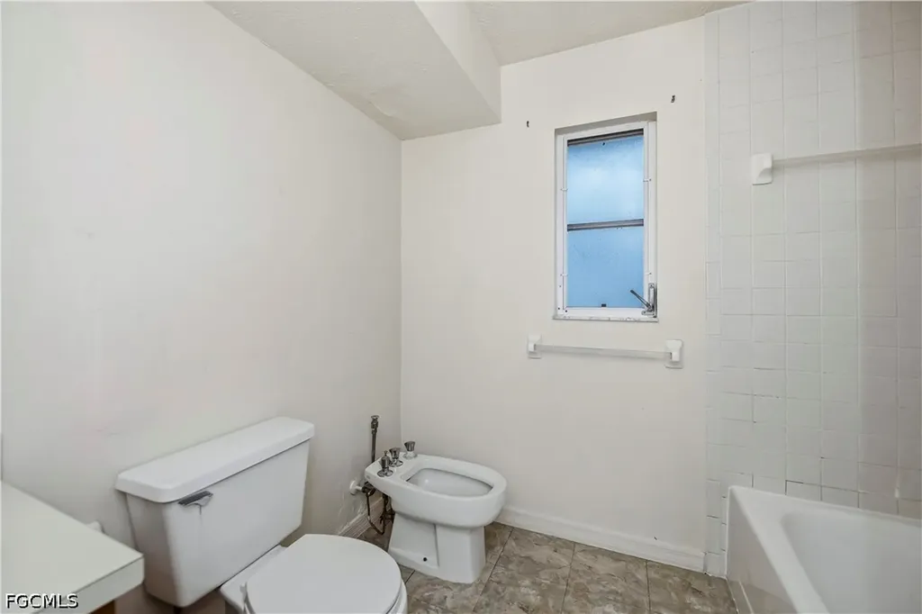 2620-2622 SE 16th Place Cape Coral FL 33904