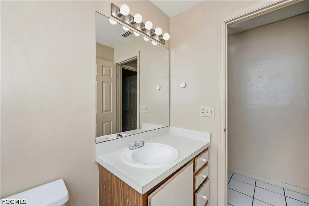 2620-2622 SE 16th Place Cape Coral FL 33904