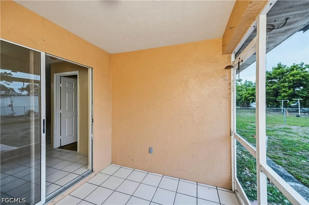 2620-2622 SE 16th Place Cape Coral FL 33904