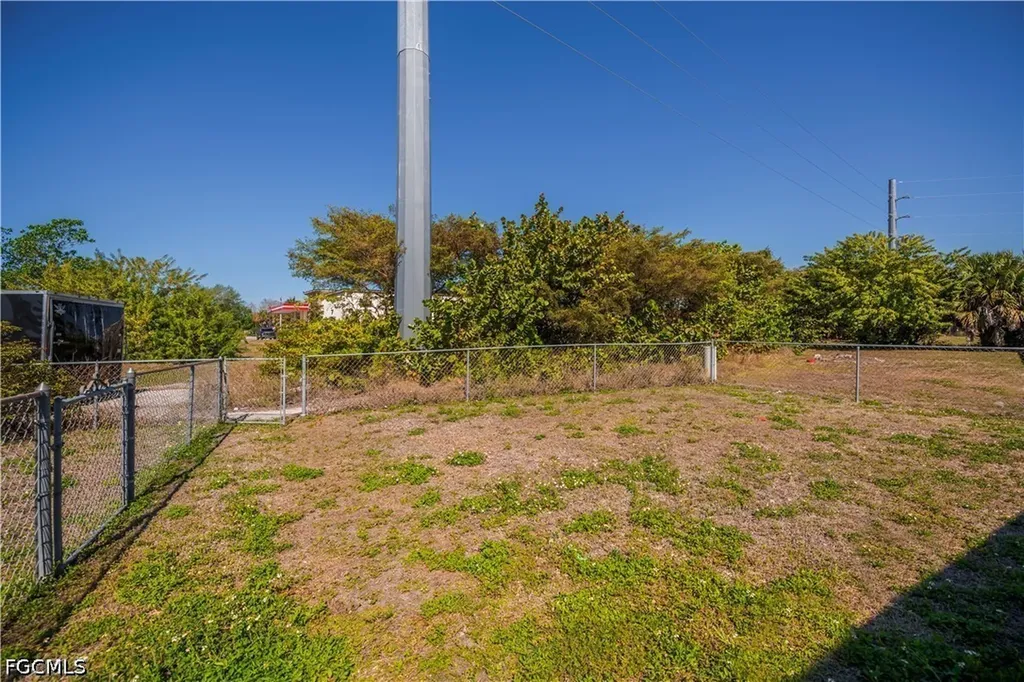 2620-2622 SE 16th Place Cape Coral FL 33904