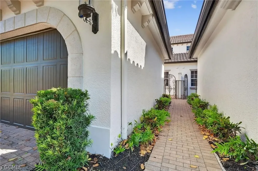 3735 Montreux Lane Naples FL 34114