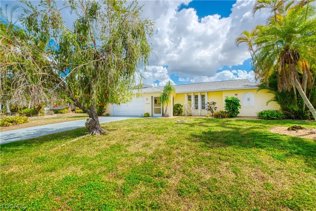 318 SE 33rd Terrace Cape Coral FL 33904