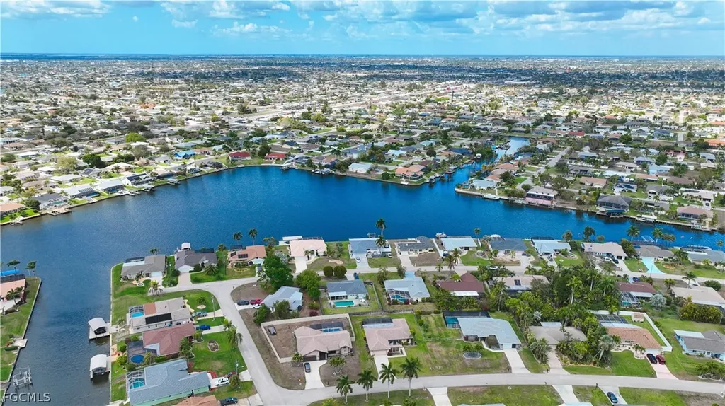 318 SE 33rd Terrace Cape Coral FL 33904