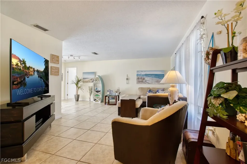318 SE 33rd Terrace Cape Coral FL 33904