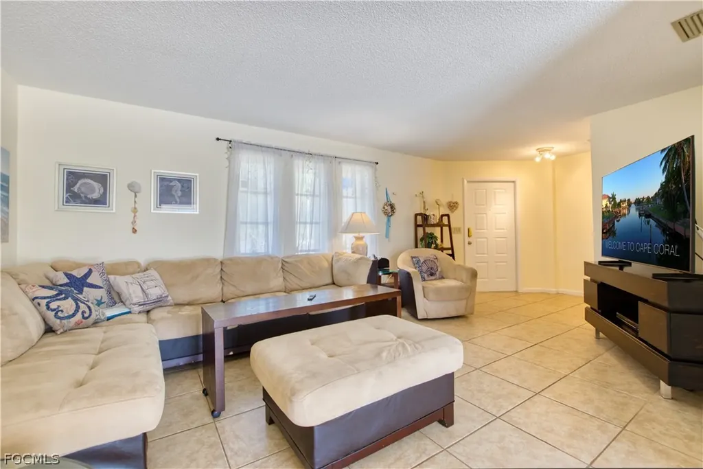 318 SE 33rd Terrace Cape Coral FL 33904