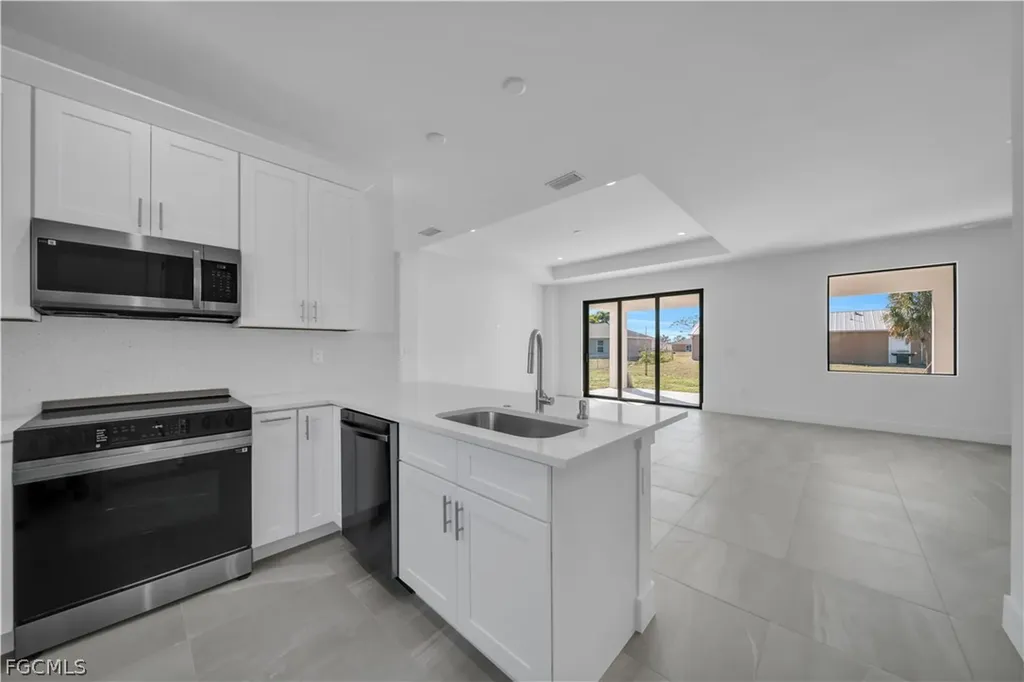 2204 NE 14th Place Cape Coral FL 33909