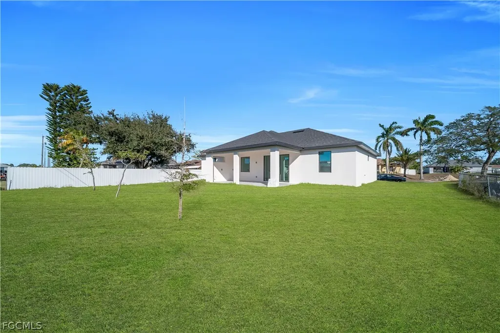 2204 NE 14th Place Cape Coral FL 33909
