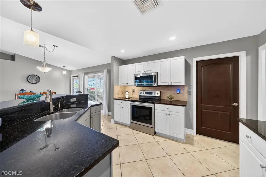 2238 NW 8th Terrace Cape Coral FL 33993