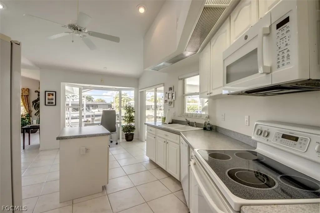 5142 SW 2nd Place Cape Coral FL 33914