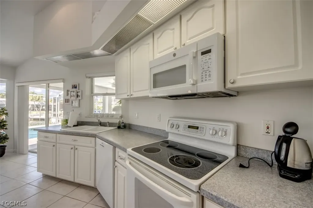 5142 SW 2nd Place Cape Coral FL 33914