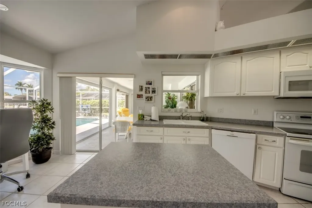 5142 SW 2nd Place Cape Coral FL 33914