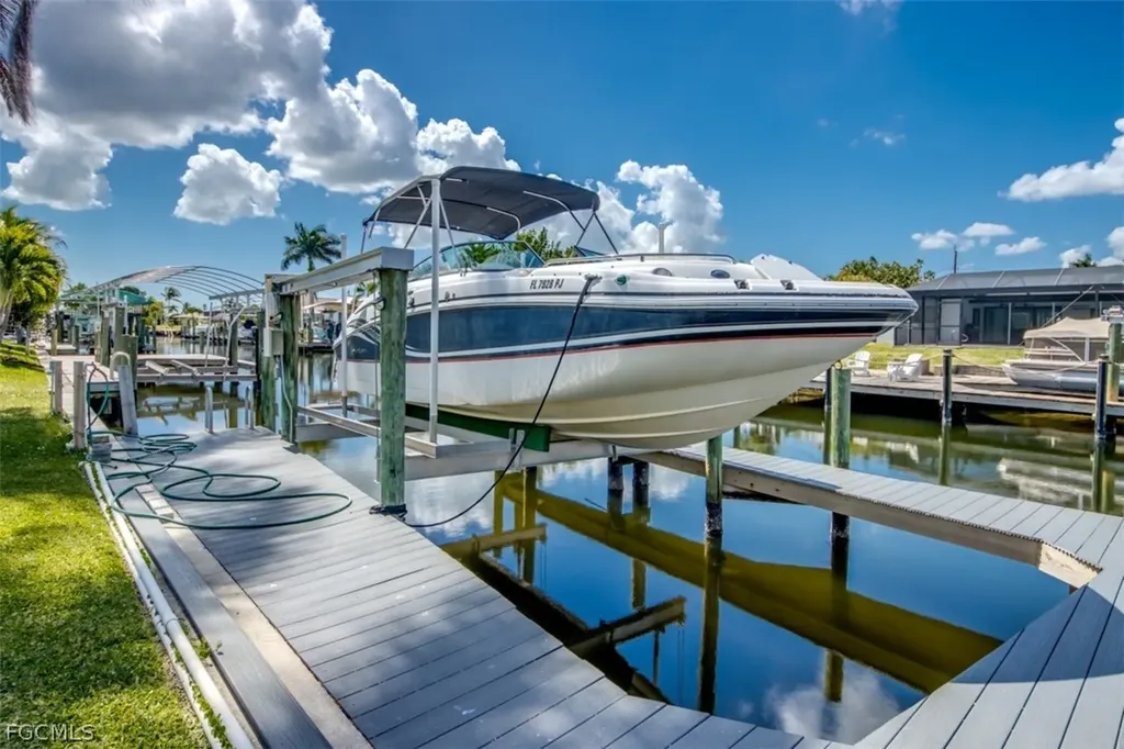 5142 SW 2nd Place Cape Coral FL 33914