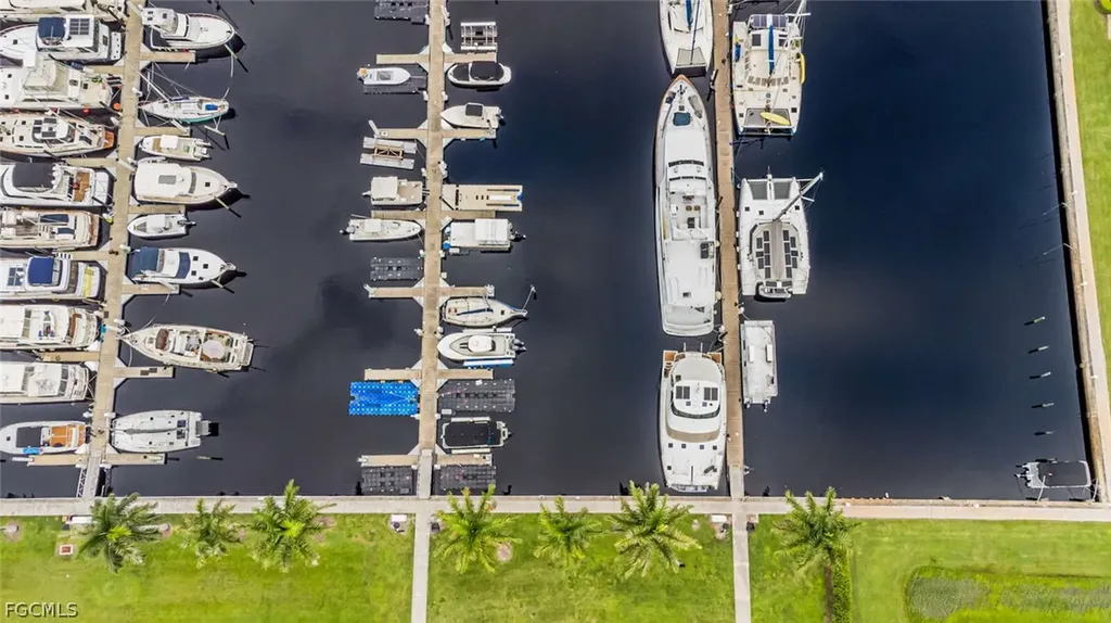 525 Newport Drive Naples FL 34114