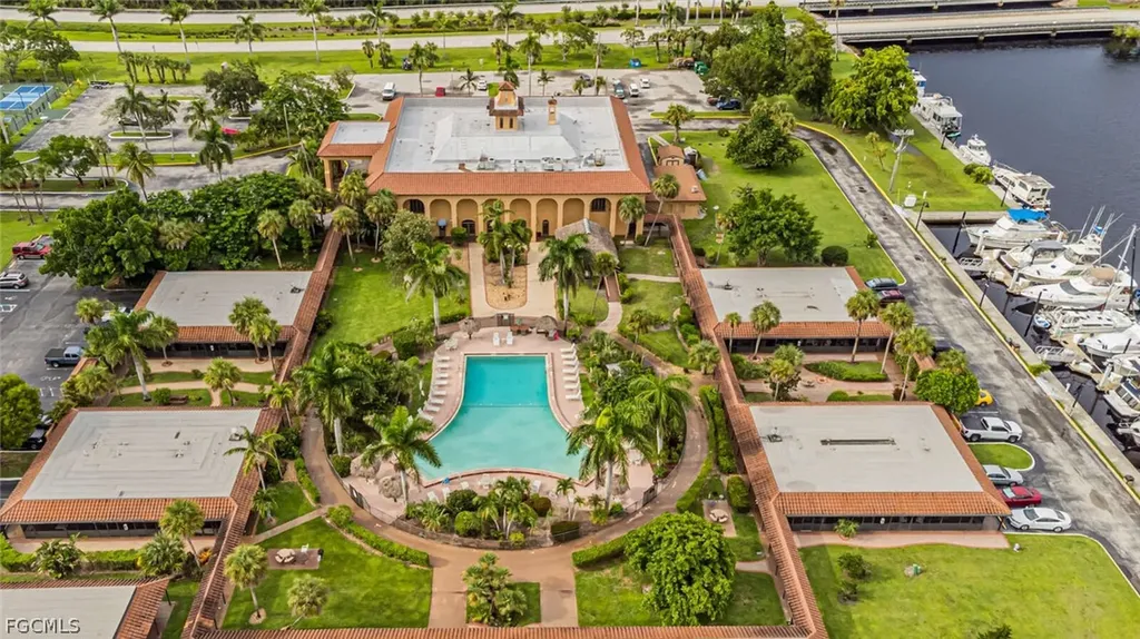 525 Newport Drive Naples FL 34114