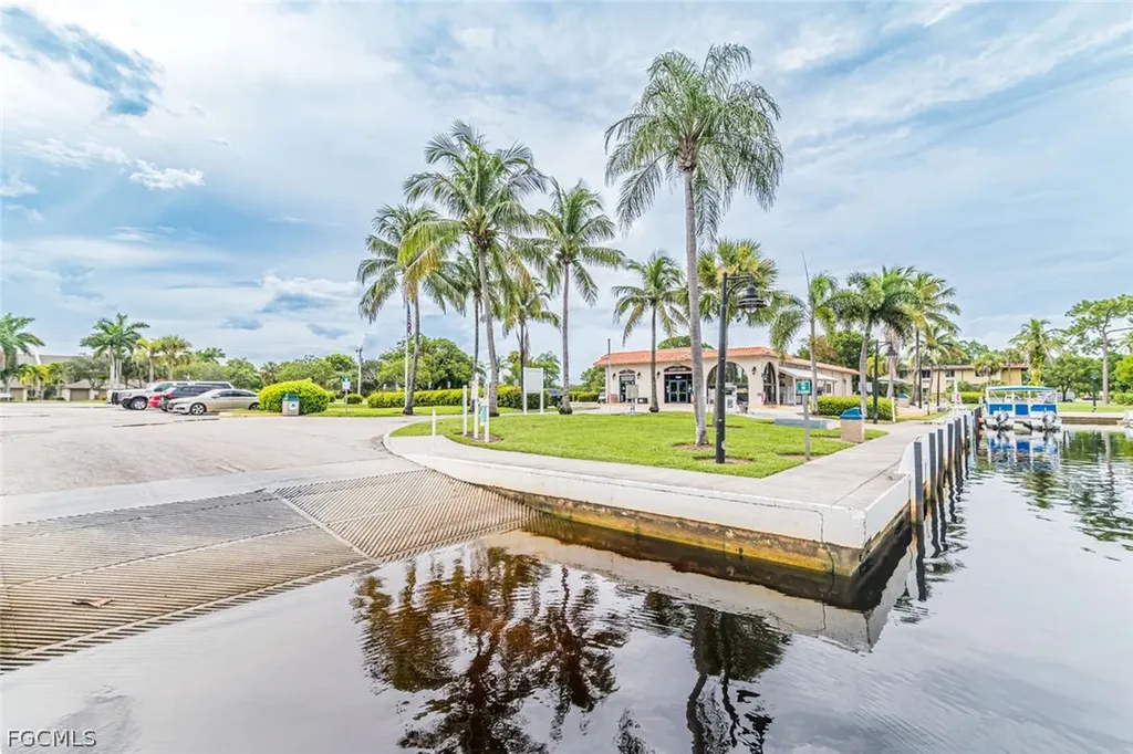 525 Newport Drive Naples FL 34114