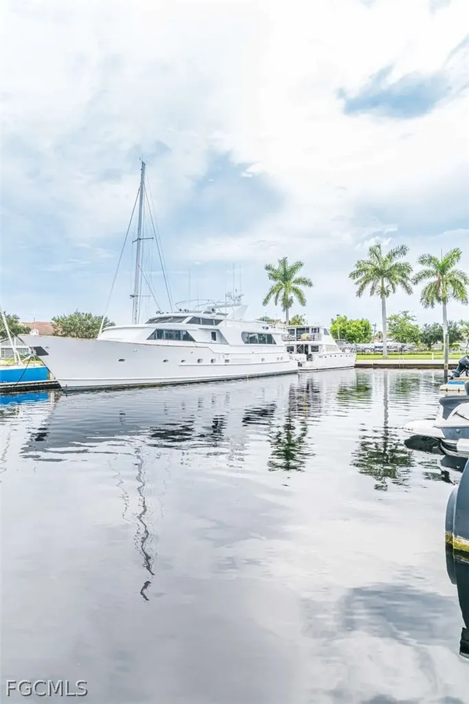 525 Newport Drive Naples FL 34114