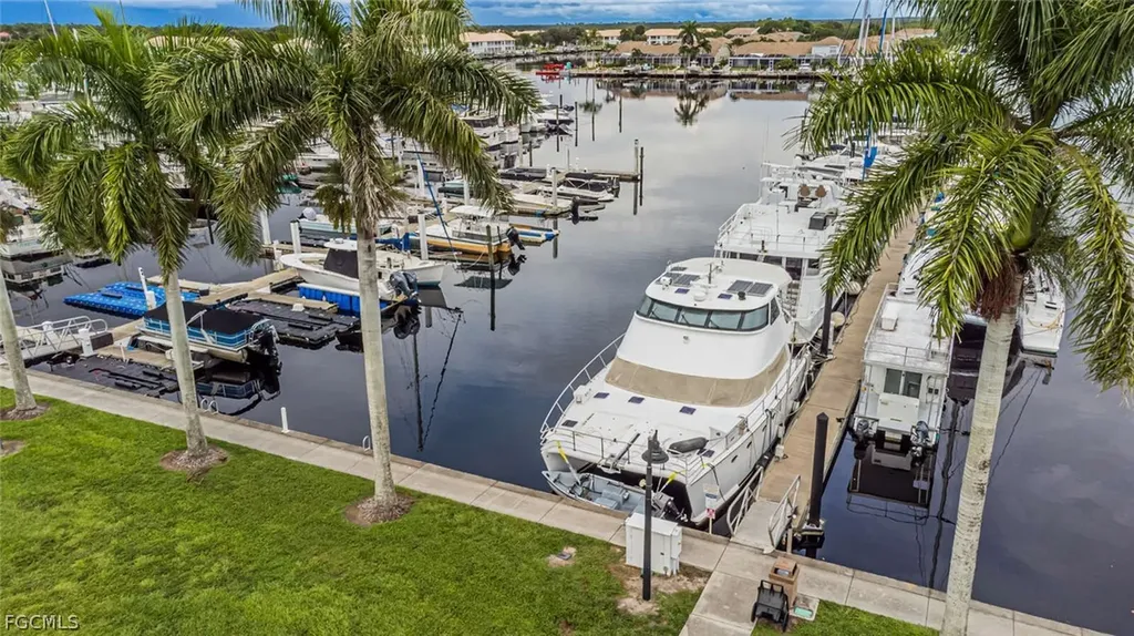525 Newport Drive Naples FL 34114