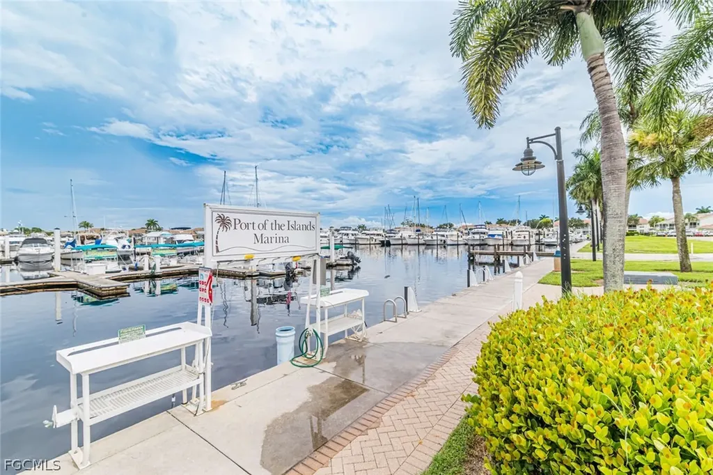 525 Newport Drive Naples FL 34114