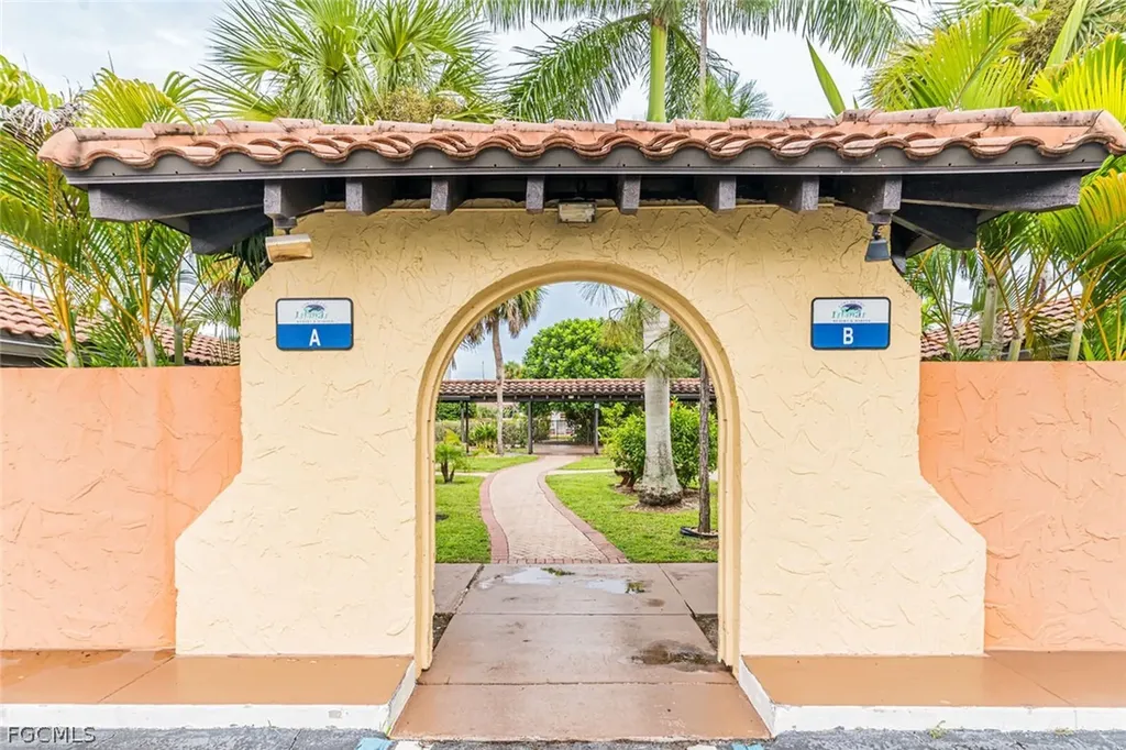 525 Newport Drive Naples FL 34114