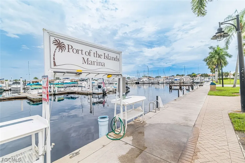 525 Newport Drive Naples FL 34114