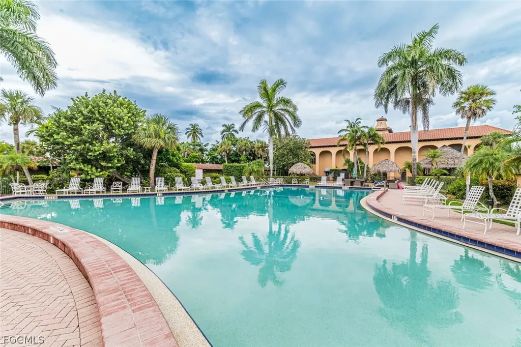 525 Newport Drive Naples FL 34114