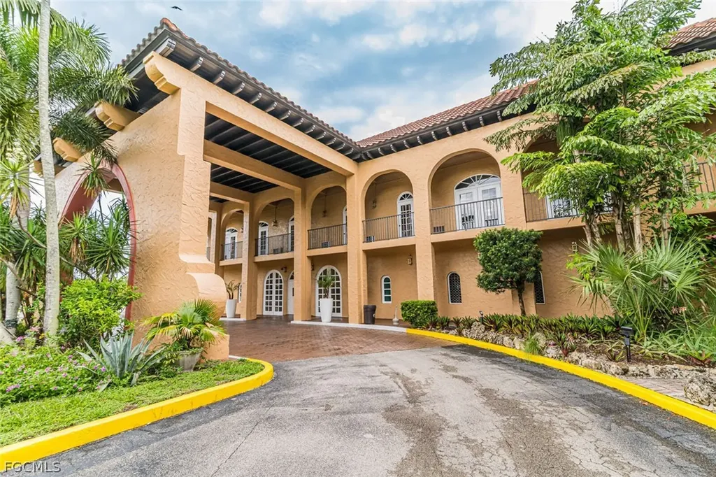 525 Newport Drive Naples FL 34114