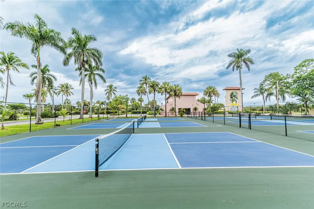 525 Newport Drive Naples FL 34114